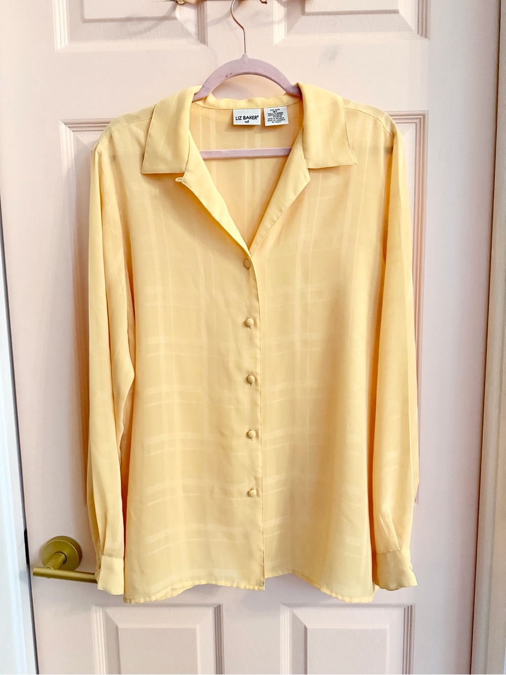 $5 SALE Lightweight yellow Liz baker‎ button up